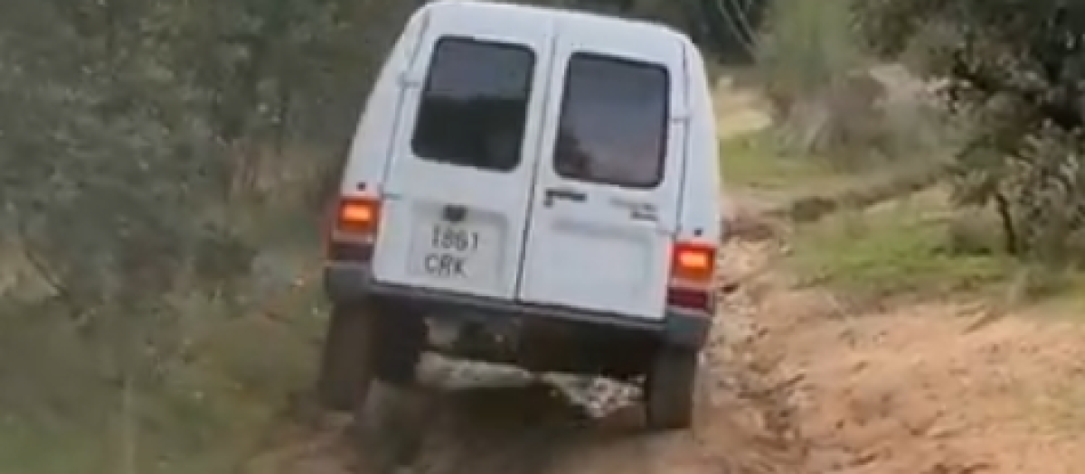 La C15 en plena faena de descenso