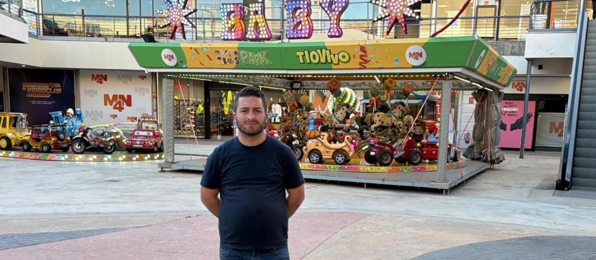 Imagen de Javier Baldoví, el afectado por el incendio de Campanar y por la dana de Valencia que reabrió su negocio gracias a la ayuda Juan Roig