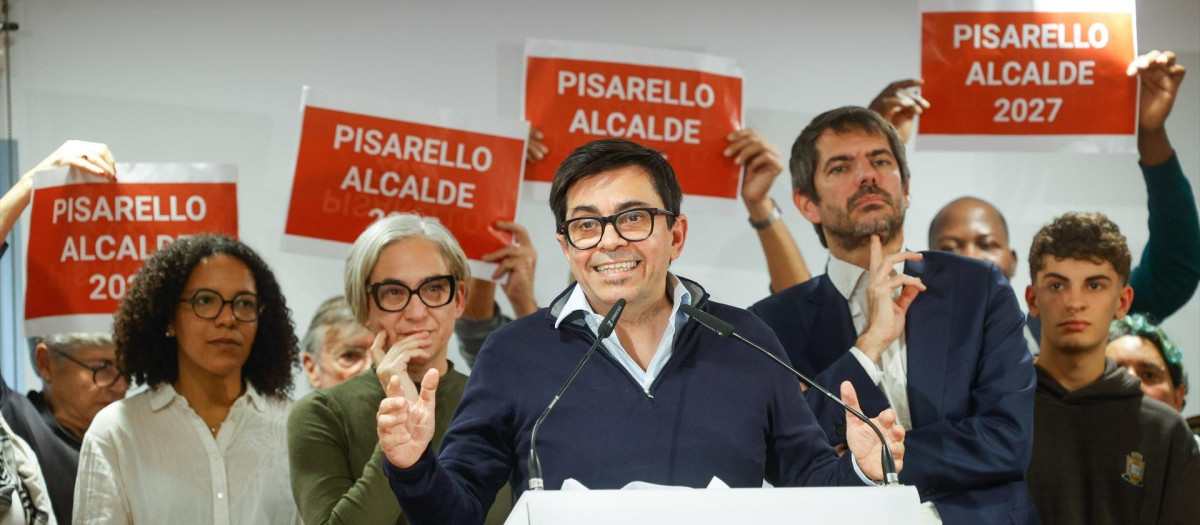 Pisarello, junto a Ada Colau y Ernest Urtasun, en la presentación de su candidatura