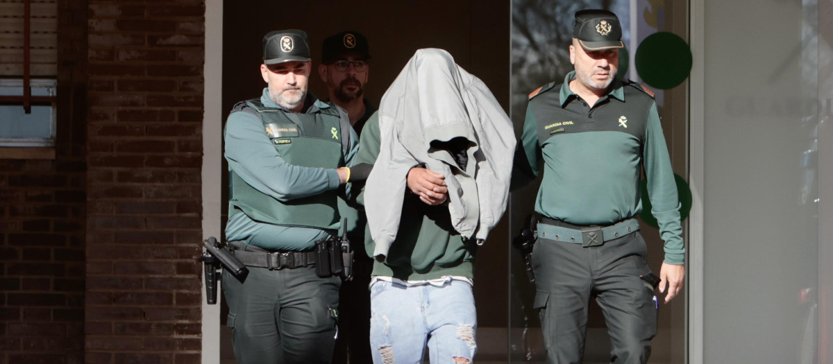 Imagen del presunto asesino de Chilches en su traslado a disposición judicial