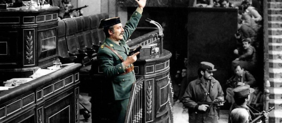 El teniente coronel Tejero irrumpe en el Congreso de los Diputados durante la investidura de Calvo Sotelo