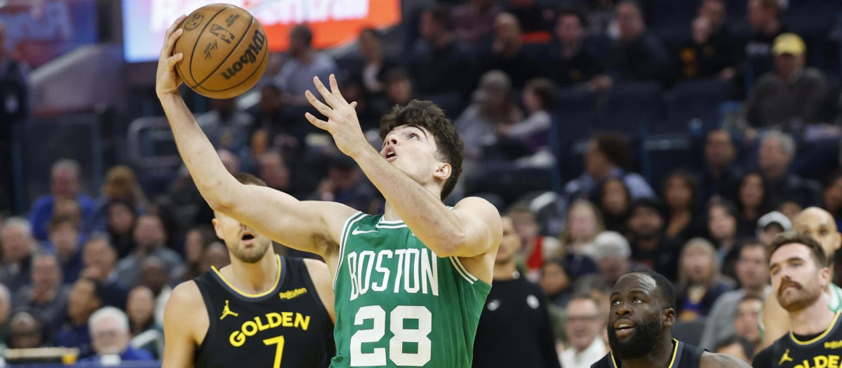 Hugo González en el partido Golden State Warriors - Boston Celtics
