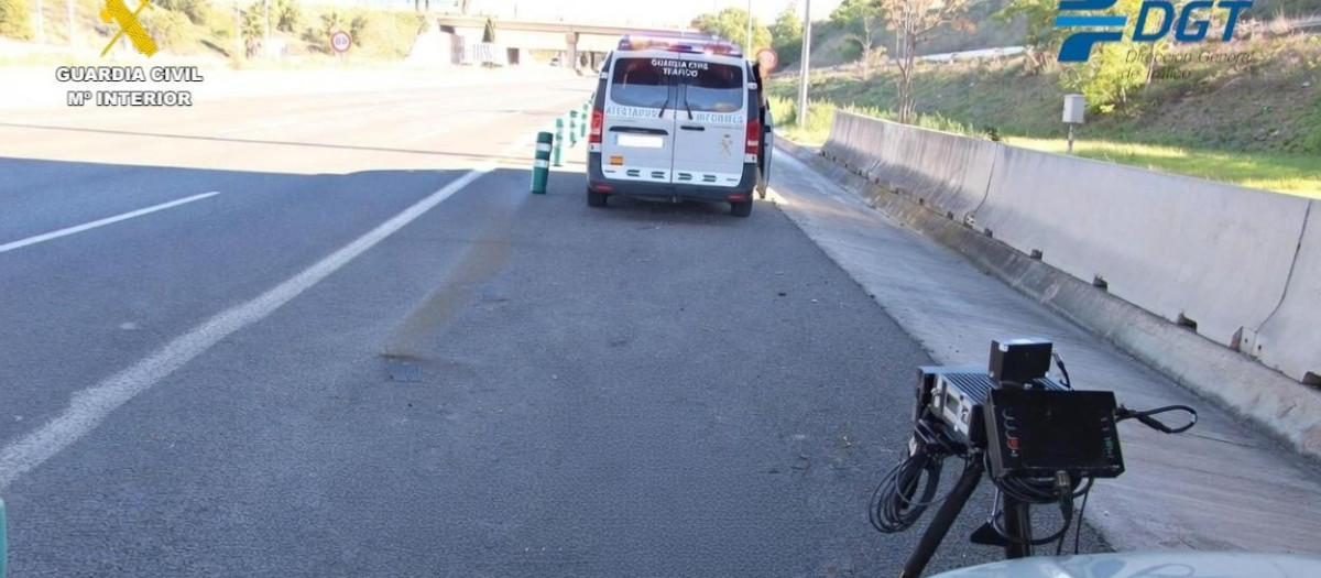 Imagen de archivo de una intervención con radar de la Guardia Civil