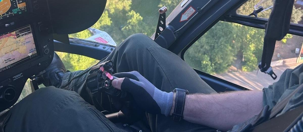 Un helicóptero de la Guardia Civil participa en el dispositivo de búsqueda iniciado tras la desaparición de una mujer en La Magdalena (León)