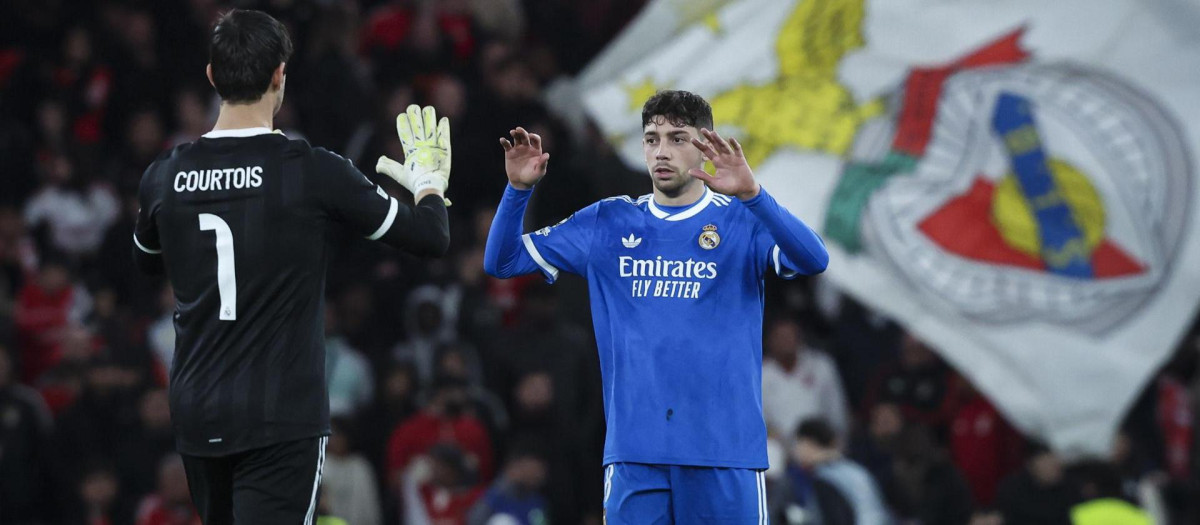 Thibaut Courtois y Federico Valverde en la celebración tras el pitido final
