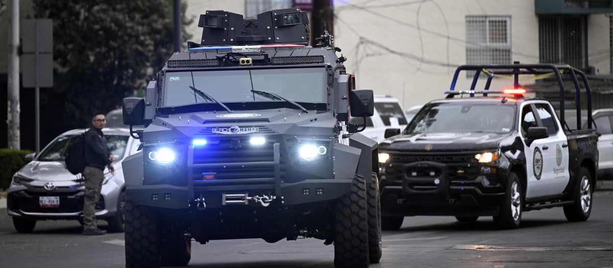 Coches de la Fiscalía Especializada en materia de Delincuencia Organizada de México