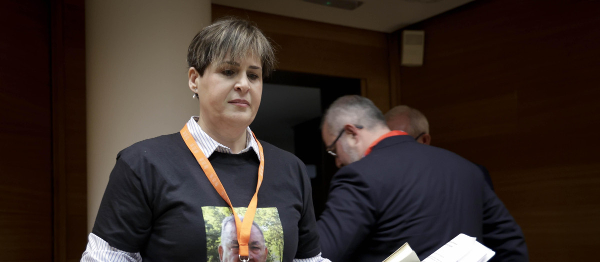 Imagen de la coordinadora de SOS Desaparecidos en la Comisión de Investigación de la dana