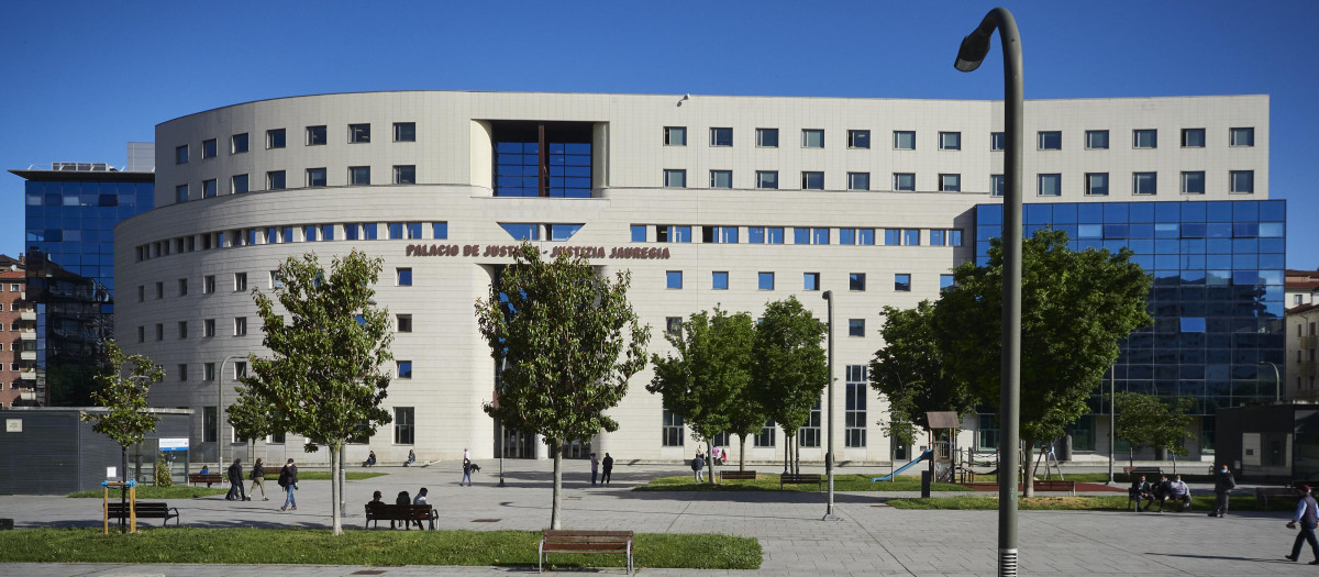 Fachada del Palacio de Justicia de Pamplona
