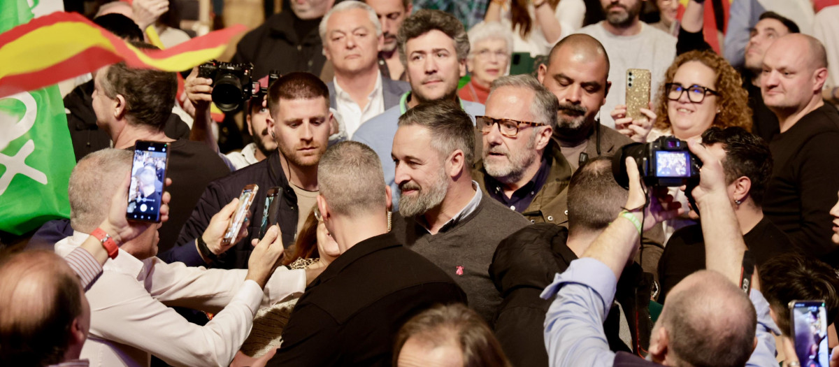 Mitin De Santiago Abascal y Carlos Pollán en Salamanca