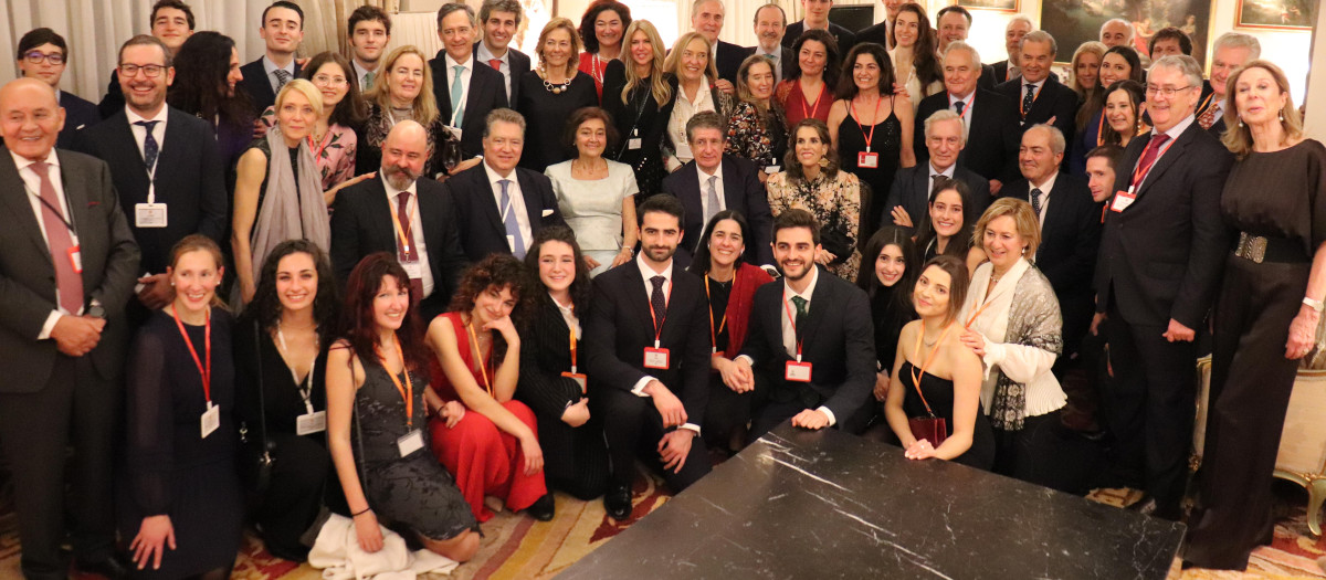 Foto de familia de la reunión de los 100 Fernández de Córdova