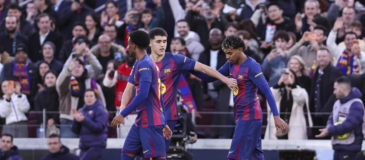 Lamine Yamal celebra un gol marcado esta temporada en el Camp Nou