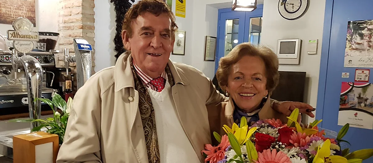 El fallecido Alberto Rosales junto a Antonia Arjona