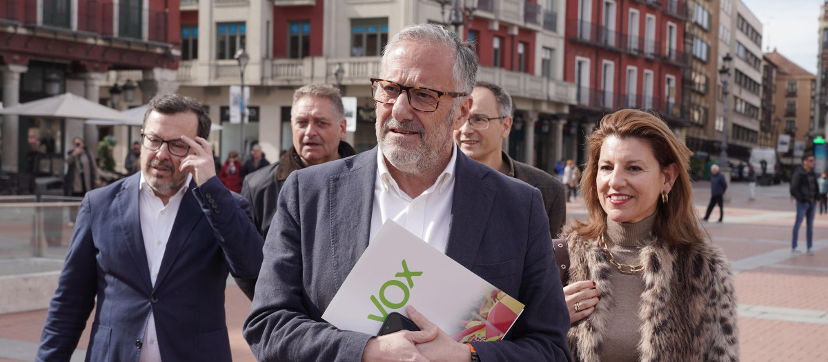 El candidato de Vox a la Presidencia de la Junta de Castilla y León, Carlos Pollán, y el portavoz nacional del partido, José Antonio Fúster, en Valladolid