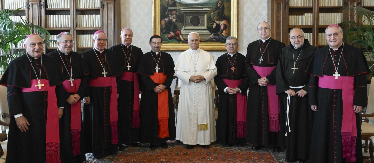 Leon XIV junto a los obispos españoles