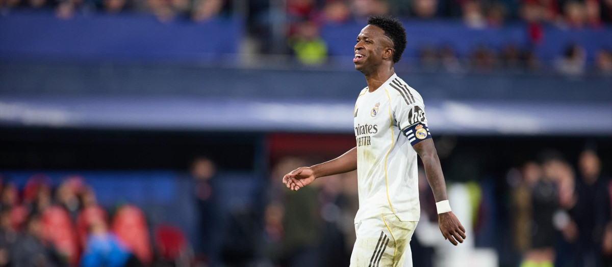 Vinicius, con el brazalete de capitán en un partido con el Real Madrid esta temporada
