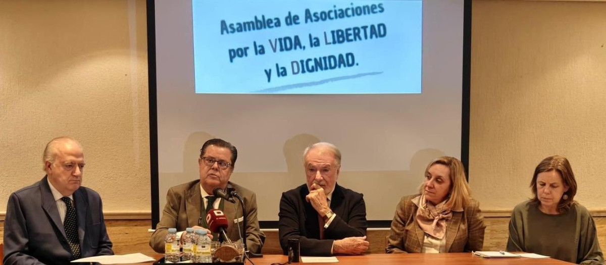 De izquierda a derecha: Francisco La Moneda, Jesús Trillo-Figuero, Jaime Mayor Oreja, Carmen Sánchez Maíllo y Alicia Latorre