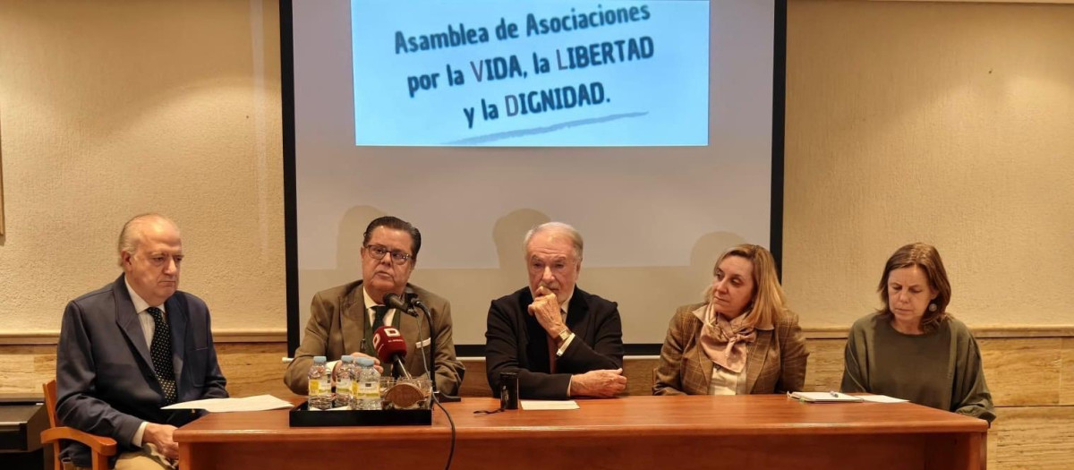 De izquierda a derecha: Francisco La Moneda, Jesús Trillo-Figuero, Jaime Mayor Oreja, Carmen Sánchez Maíllo y Alicia Latorre