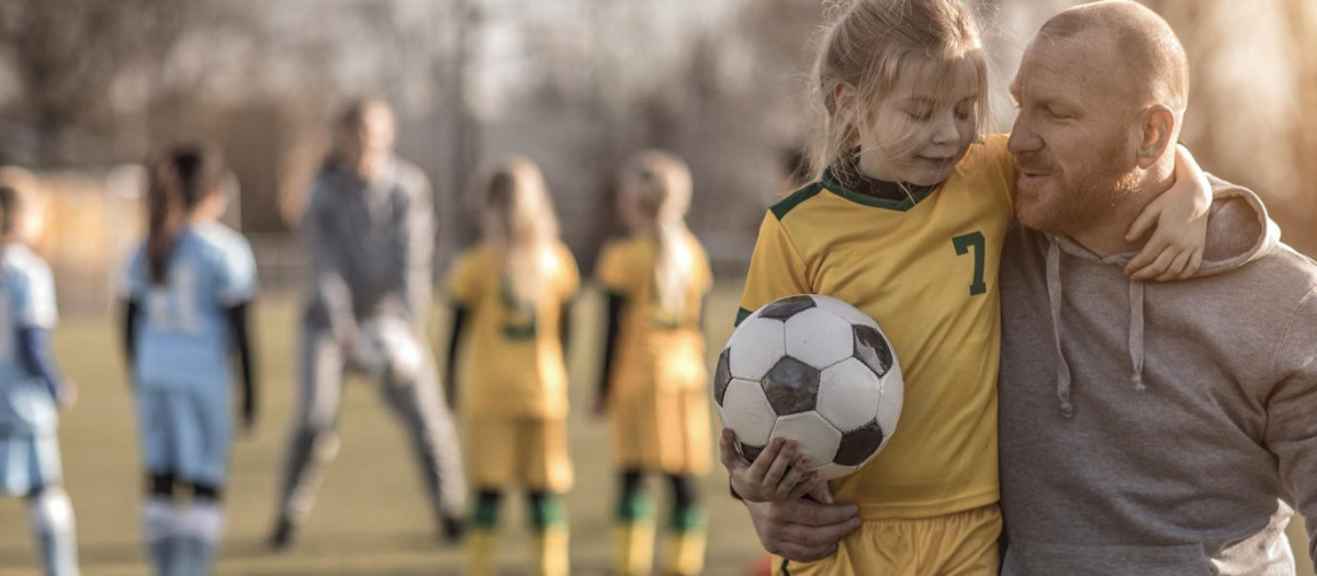 La grada no es un espacio neutro para los padres