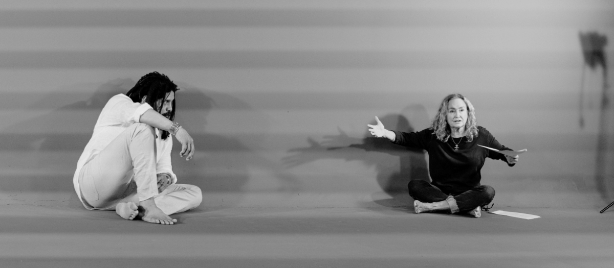 Francesca Martí y Rohan Marley mientras trabajaban en la performance “Resilience” que da nombre a la exposición