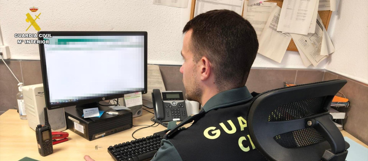 (Foto de ARCHIVO)
Agente de la Guardia Civil en investigación

REMITIDA / HANDOUT por OPC
Fotografía remitida a medios de comunicación exclusivamente para ilustrar la noticia a la que hace referencia la imagen, y citando la procedencia de la imagen en la firma
12/2/2026