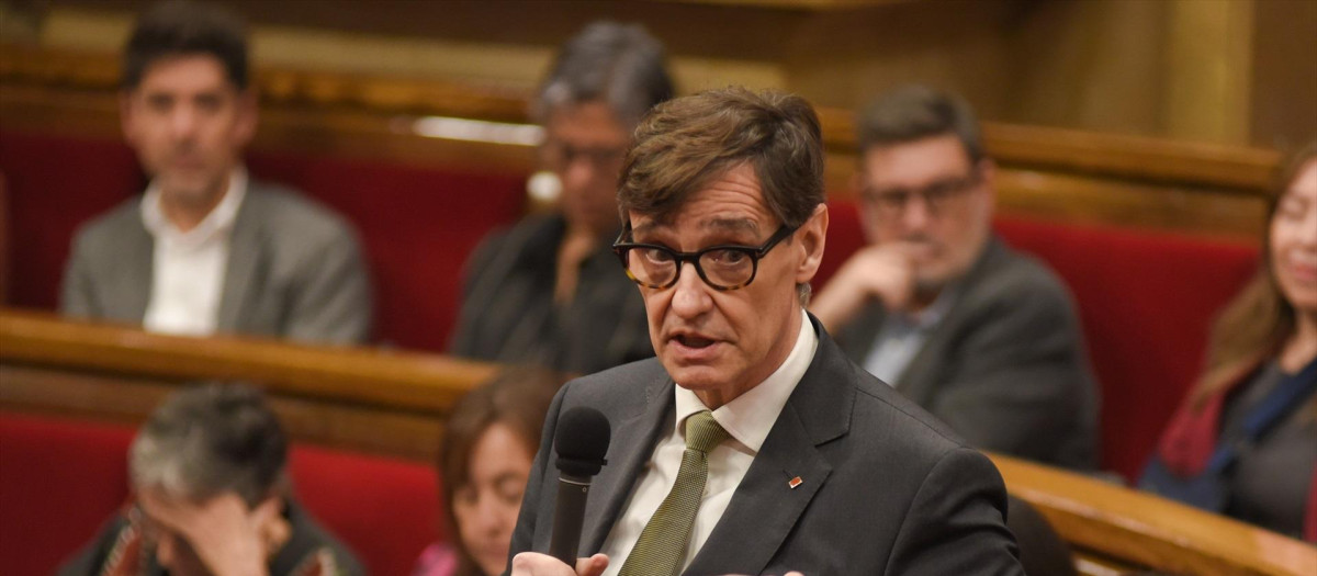 El presidente de la Generalitat, Salvador Illa, en el pleno