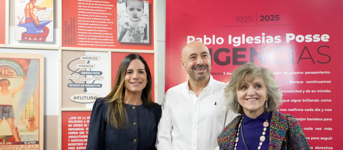 A la izquierda, la candidata del PSOE a las Cortes por León, Nuria Rubio