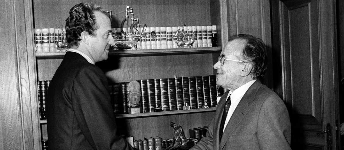 El Rey Juan Carlos, con Santiago Carrillo, en 1982