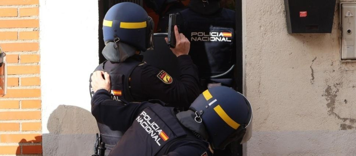 Intervención de la Policía Nacional en Salamanca

REMITIDA / HANDOUT por SUB. GBNO EN SALAMANCA
Fotografía remitida a medios de comunicación exclusivamente para ilustrar la noticia a la que hace referencia la imagen, y citando la procedencia de la imagen en la firma
25/2/2026