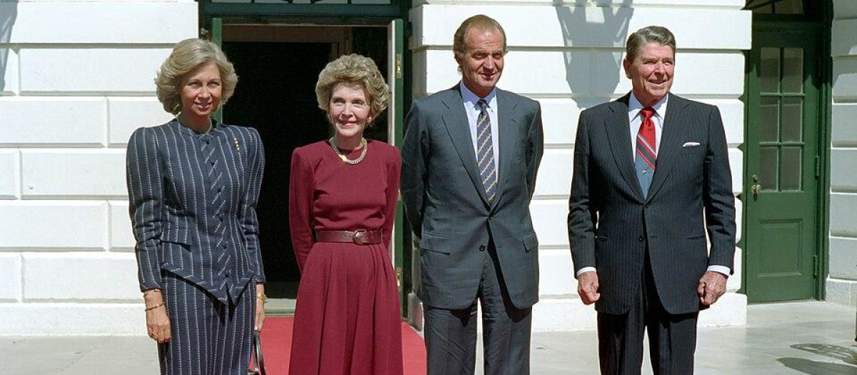 El presidente Ronald Reagan, junto a Nancy Reagan, con el Rey Juan Carlos y la Reina Sofía