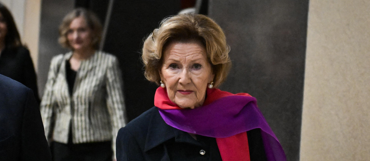 Queen Sonja of Norway visits Harriet Backer‚Äôs exhibition in Paris, on September 23, 2024.