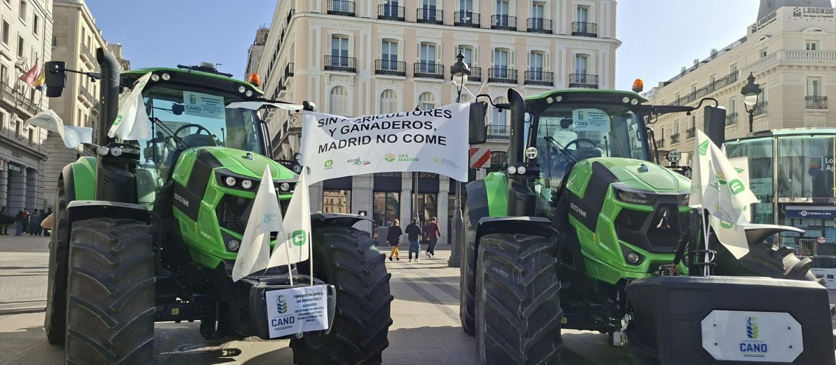 Tractores en la Puerta del Sol durante la concentración de agricultores y ganaderos contra el acuerdo comercial UE-Mercosur.

EUROPA PRESS
25/2/2026