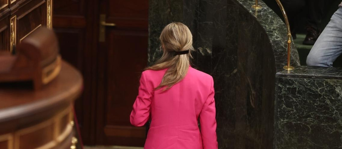 La vicepresidenta segunda y ministra de Trabajo y Economía Social, Yolanda Díaz, a su salida de una sesión de control en el Congreso.