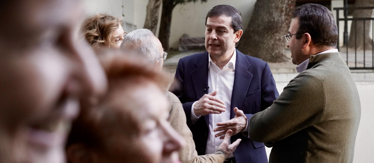 El candidato del PP a la Presidencia de la Junta Alfonso Fernández Mañueco visita Peñafiel, este miércoles