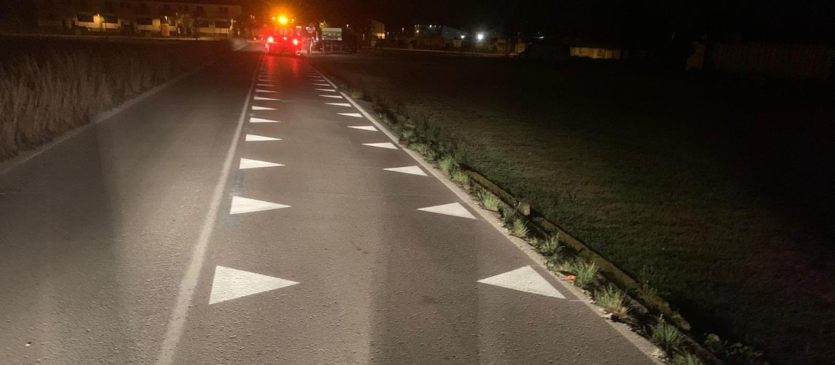 Imagen de la señal conocida como 'dientes de dragón' en una carretera de Valencia.