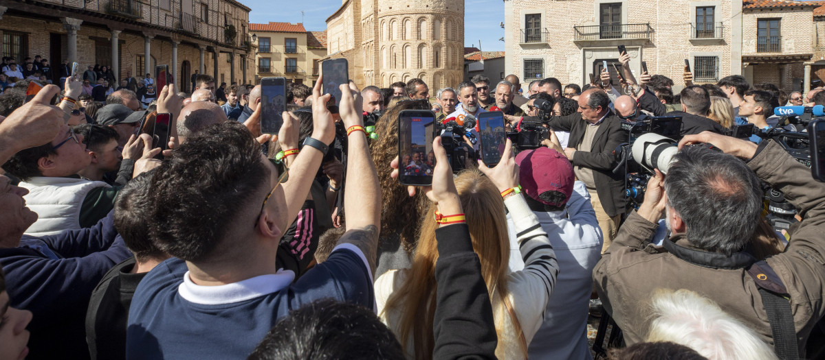 El líder de Vox y el candidato a la Presidencia de la Junta participa en un acto preelectoral en Arévalo