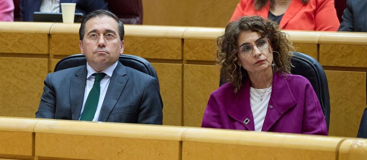 el ministro de Asuntos Exteriores, Unión Europea y Cooperación, José Manuel Albares y la vicepresidenta primera del Gobierno y ministra de Hacienda, María Jesús Montero