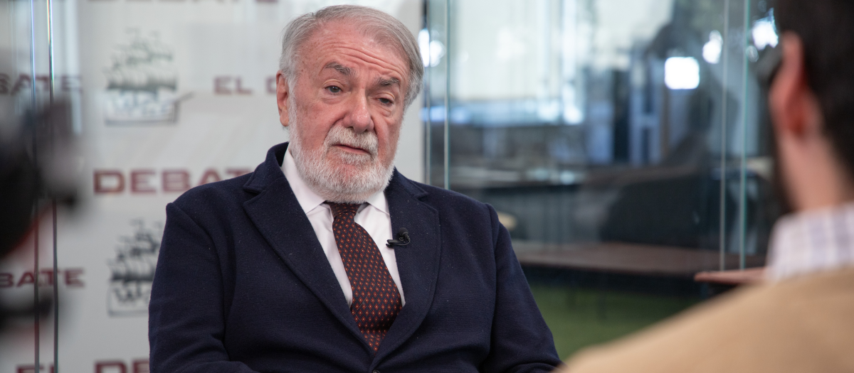 El presidente de NEOS, Jaime Mayor Oreja, durante su entrevista en El Debate