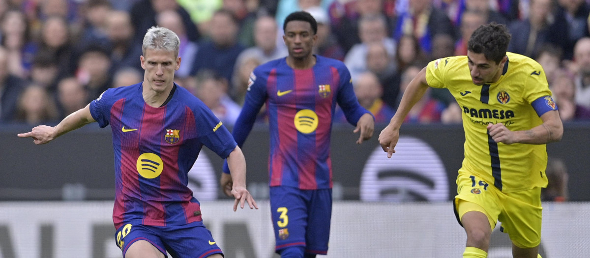 Dani Olmo conduce un balón en el duelo frente al Villarreal