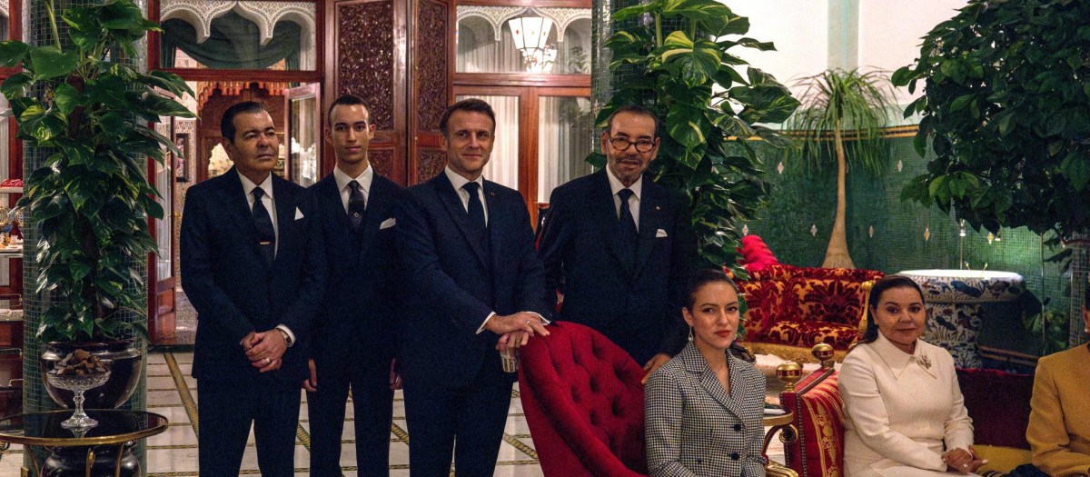 El príncipe Moulay Rachid, Al Hassan, Emmanuel Macron, el rey Mohammed VI y Lalla Khadija