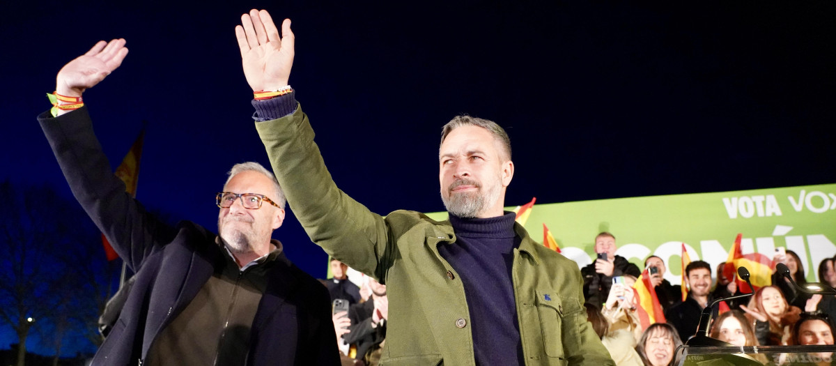 Abascal y Pollán en el acto electoral de Vox en Arroyo de la Encomienda (Valladolid)