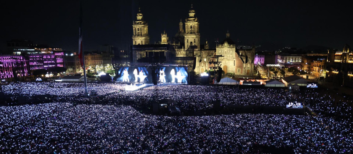 El concierto de Shakira en la Plaza de la Constitución (Zócalo) junto a la Catedral Metropolitana