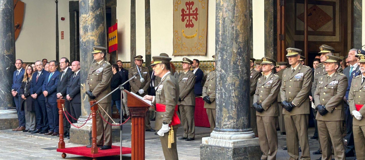 El Jefe de Estado Mayor del Ejército (JEME), general de ejército Amador Enseñat y Berea, preside la toma de posesión del inspector general, teniente general Raimundo Rodriguez Roca