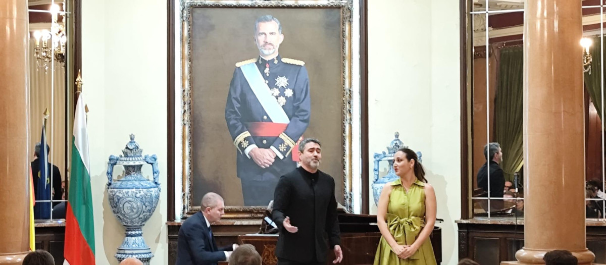 La embajada de Bulgaria en España organizó un concierto de canto lírico que mezcló zarzuelas y obras líricas búlgaras para celebrar su Día Nacional