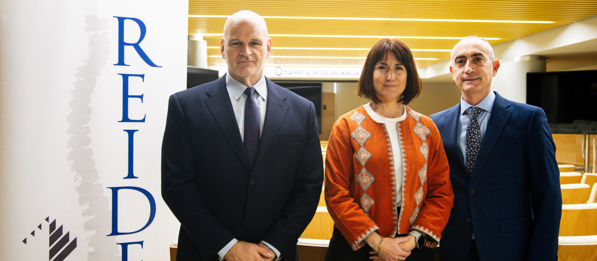 De izquiera a derecha: Dr. Francisco M. Kovacs, Dra. Ana Royuela y el Prof. Jesús Seco