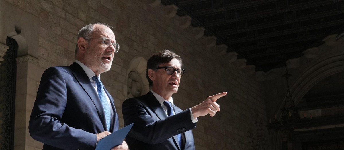 El presidente de la Generalitat, Salvador Illa, junto al consejero Jaume Duch