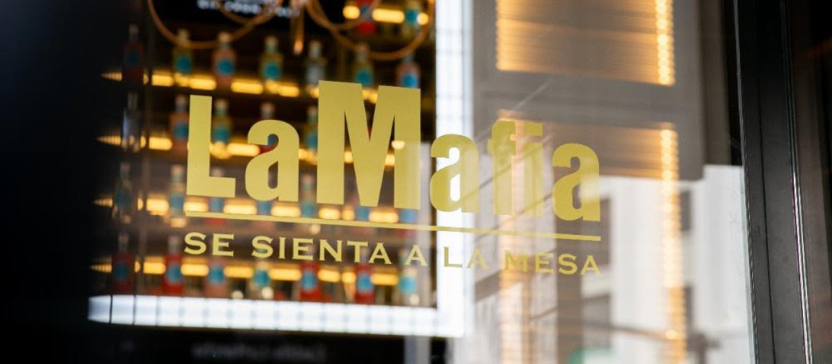 Exterior de un restaurante 'La Mafia se sienta a la mesa'.