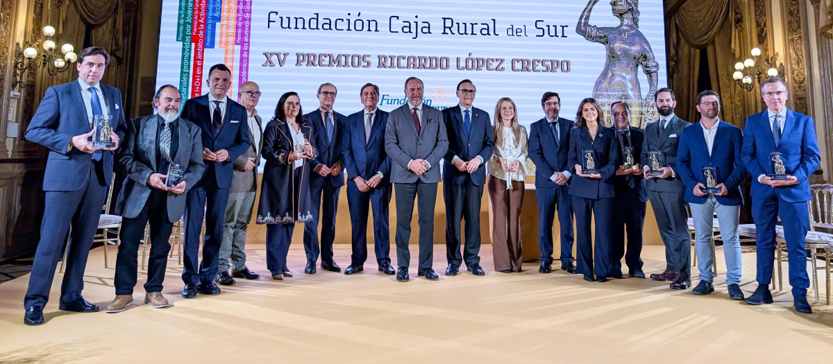 Autoridades y premiados con el galardón Ricardo López Crespo