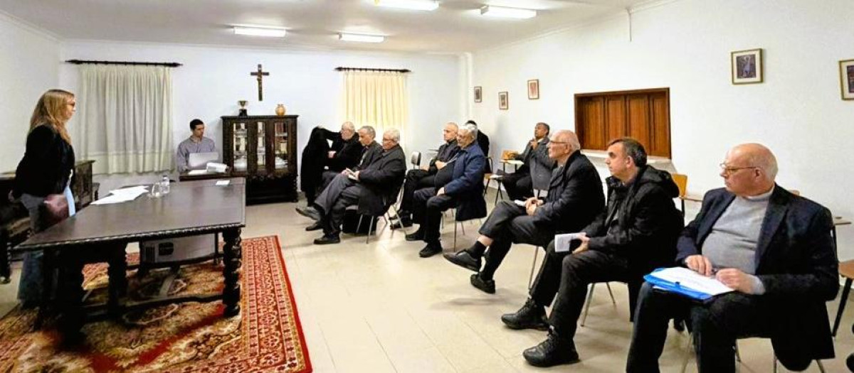 Varios obispos y sacerdotes de Extremadura y Portugal, durante la jornada formativa