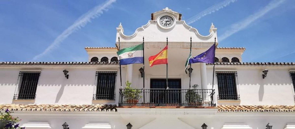 La derecha califica como "muy preocupante" que una empleada pública denuncie amenazas y un trato irrespetuoso por parte de un cargo público socialista de Mijas