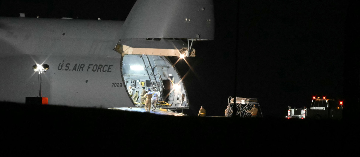 Members of the US military offload equipment from a US Air Force C-5 Galaxy at RAF Fairford in south west England on March 6, 2026. Britain's Prime Minister Keir Starmer has given approval for Washington to use the bases of Diego Garcia in the Indian Ocean and RAF Fairford in southwest England to bomb Iranian missile sites, after several Gulf countries were targeted by Iranian retaliations. (Photo by JUSTIN TALLIS / AFP)